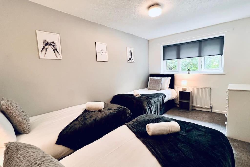 Urban Bliss Stylish Townhouse With Free Parking For A Convenient City Stay 리버풀 외부 사진