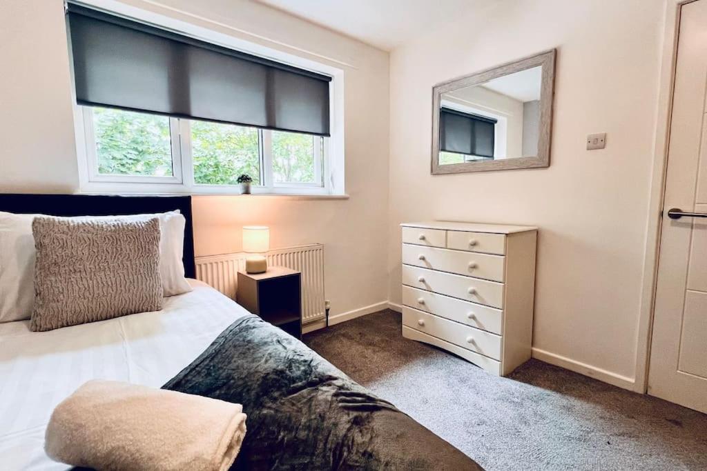 Urban Bliss Stylish Townhouse With Free Parking For A Convenient City Stay 리버풀 외부 사진