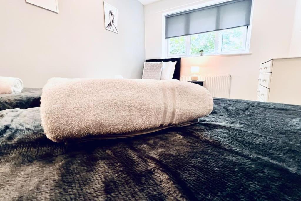 Urban Bliss Stylish Townhouse With Free Parking For A Convenient City Stay 리버풀 외부 사진