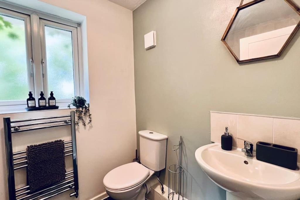 Urban Bliss Stylish Townhouse With Free Parking For A Convenient City Stay 리버풀 외부 사진