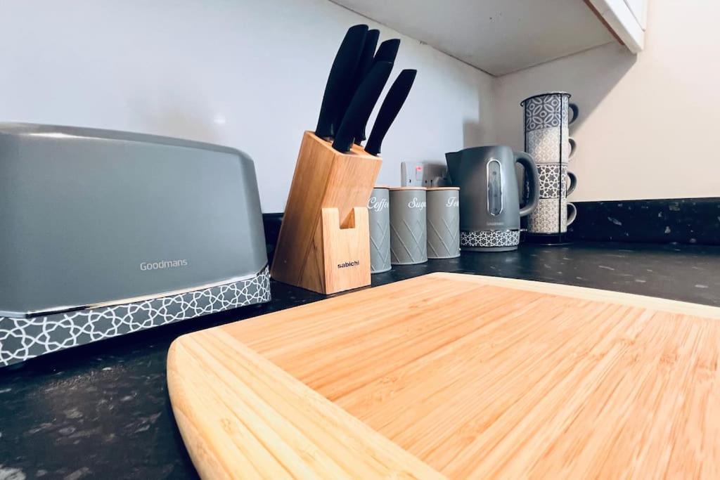 Urban Bliss Stylish Townhouse With Free Parking For A Convenient City Stay 리버풀 외부 사진